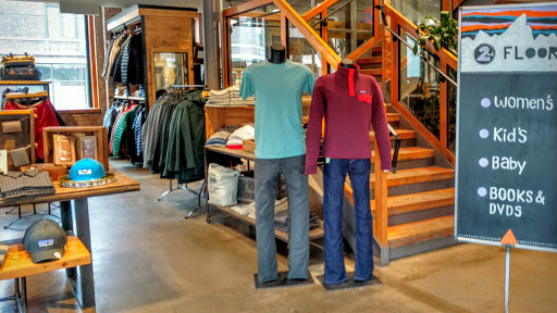 Clothing Store «Patagonia Chicago Lincoln Park», reviews and photos, 1800 N Clybourn Ave, Chicago, IL 60614, USA