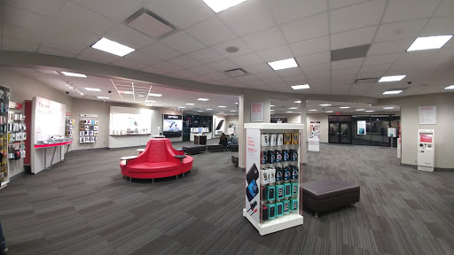 Cell Phone Store «Verizon», reviews and photos, 3755 Oakwood Mall Dr, Eau Claire, WI 54701, USA