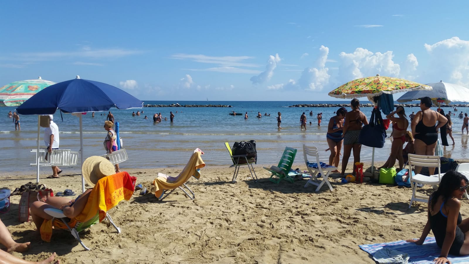 Φωτογραφία του Second beach με μικροί και πολλοί κόλποι