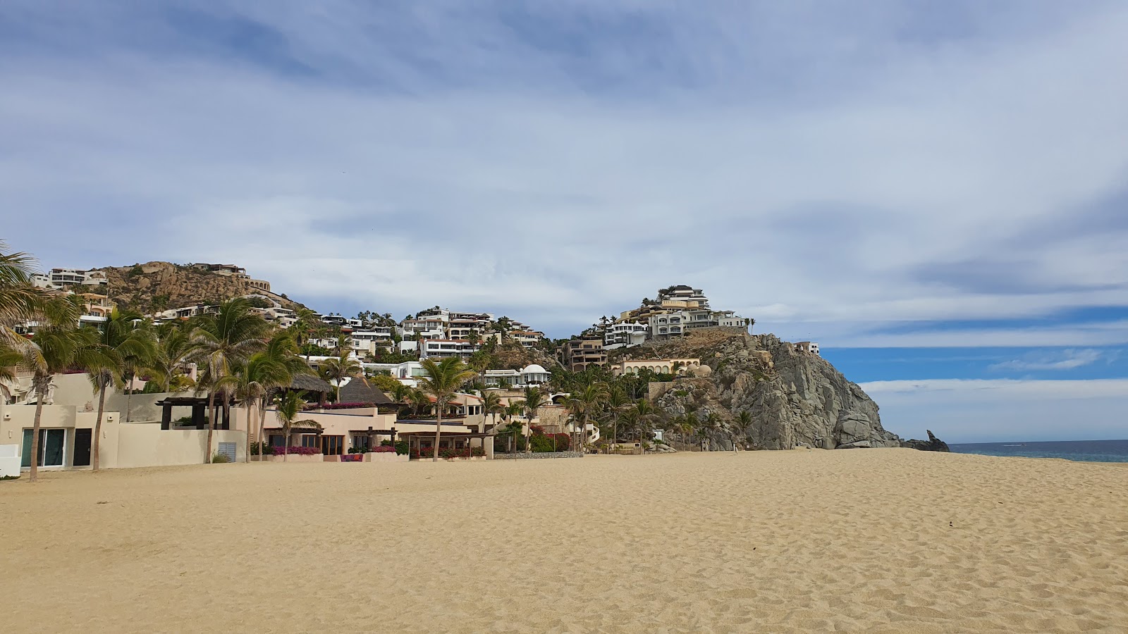 Pedregal Playa的照片 带有碧绿色纯水表面