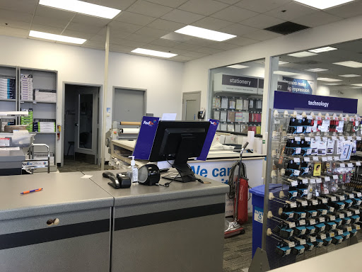 Print Shop «FedEx Office Print & Ship Center», reviews and photos, 1720 N Harlem Ave, Elmwood Park, IL 60707, USA