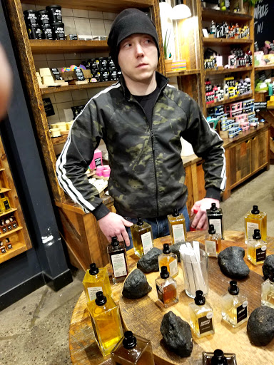 Cosmetics Store «Lush», reviews and photos, 112 E Broadway, Bloomington, MN 55425, USA