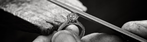 Jewelry Store «Jewelry Design Gallery», reviews and photos, 357 U.S. Route 9 South, Towne Pointe Shopping Center, Manalapan Township, NJ 07726, USA