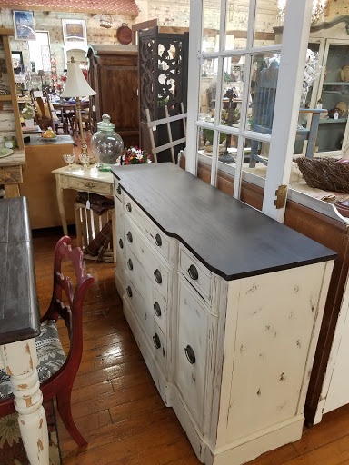 Antique Furniture Store «Jarfly Antique Market», reviews and photos, 47 Railroad Ave, Jefferson, GA 30549, USA