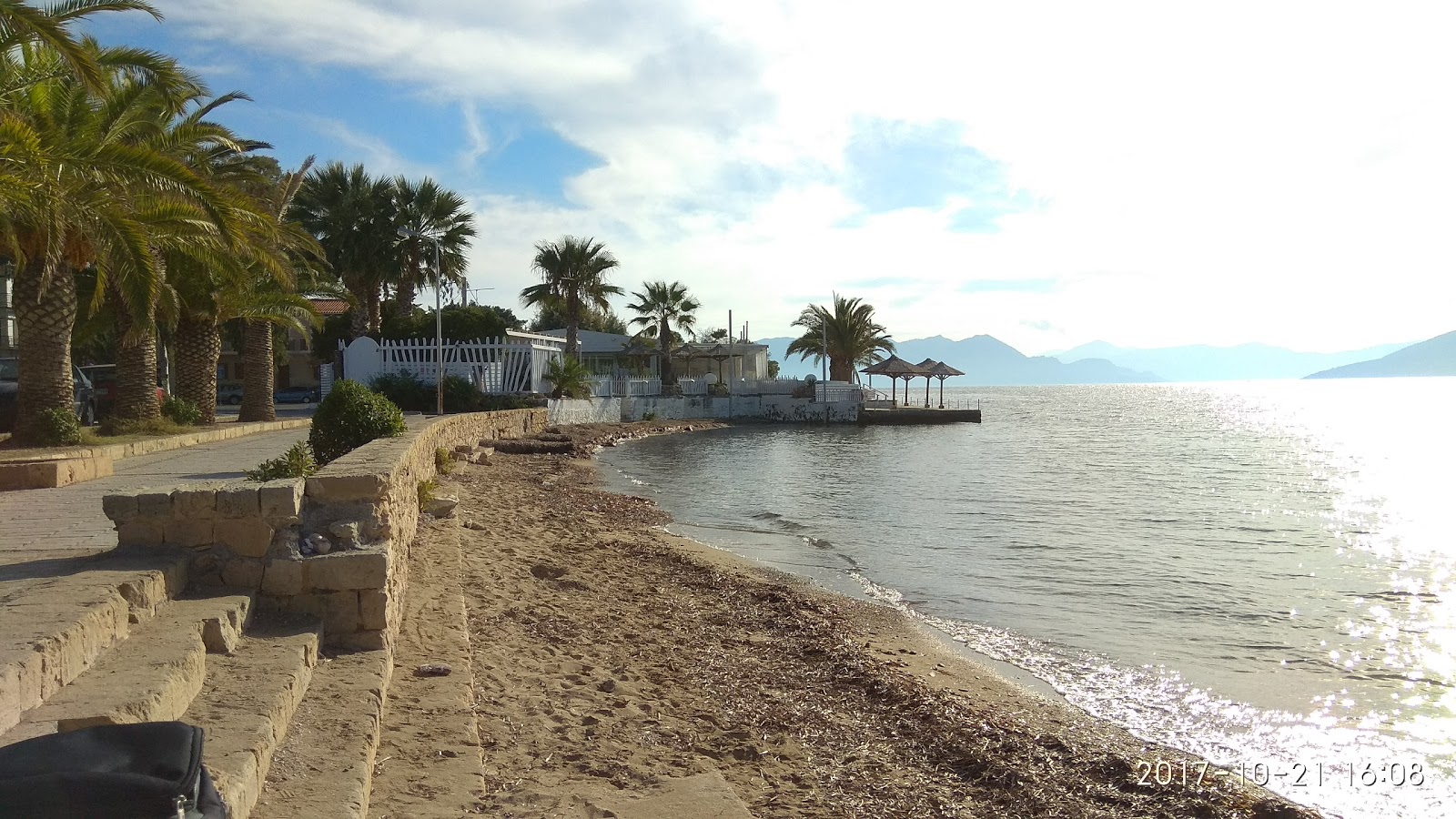 Photo of Paralia Panagitsa with partly clean level of cleanliness