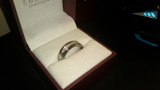 Jewelry Store «Davis Jewelers», reviews and photos, 9901 Forest Green Blvd, Louisville, KY 40223, USA