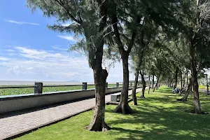 Công viên Bờ kè Lấn Biển image