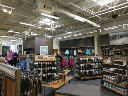 Camping Store «REI», reviews and photos, 15200 Potomac Town Pl #140, Woodbridge, VA 22191, USA