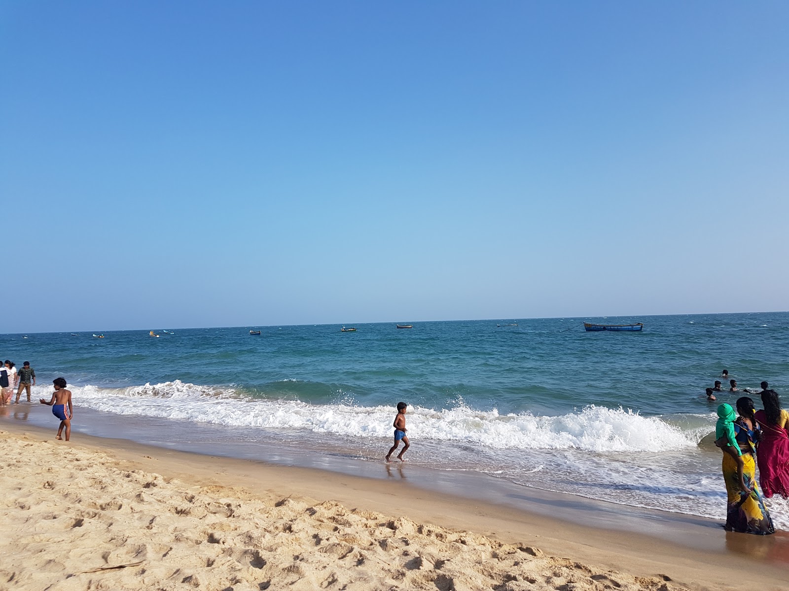 Φωτογραφία του Narippaiyur Beach με επίπεδο καθαριότητας εν μέρει καθαρό
