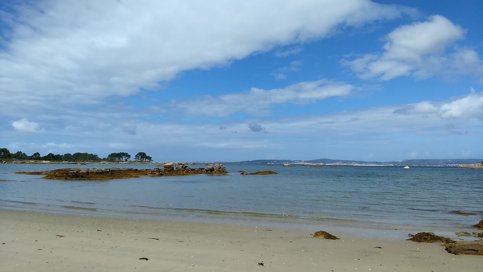 Praia Rosa da Mosca'in fotoğrafı düz bir kıyı şeridi ile birlikte