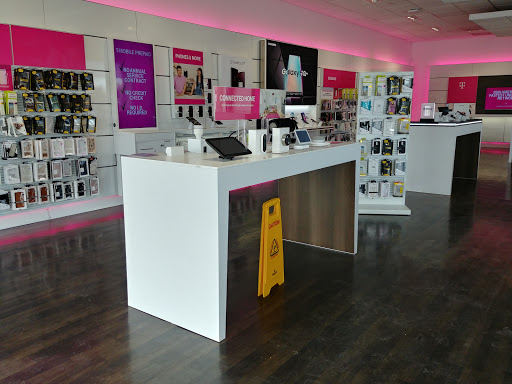 Cell Phone Store «T-Mobile», reviews and photos, 23063 W Outer Dr, Allen Park, MI 48101, USA