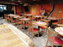 Atmosphère du Restaurant asiatique Chez He - 何处思蜀 à Paris - n°17