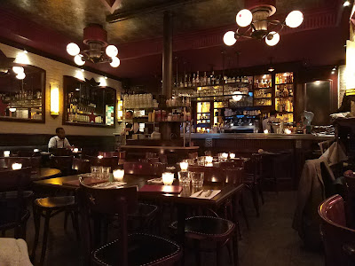 Café du centre à Paris