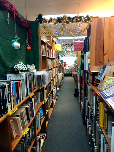 Used Book Store «Book Corner Tampa Bay», reviews and photos, 728 W Lumsden Rd, Brandon, FL 33511, USA