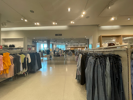 Clothing Store «H&M», reviews and photos, 4200 Conroy Rd, Orlando, FL 32839, USA