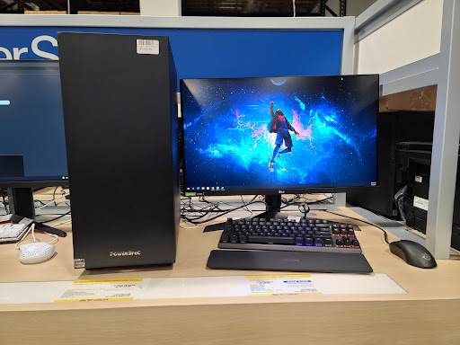 Micro Center image