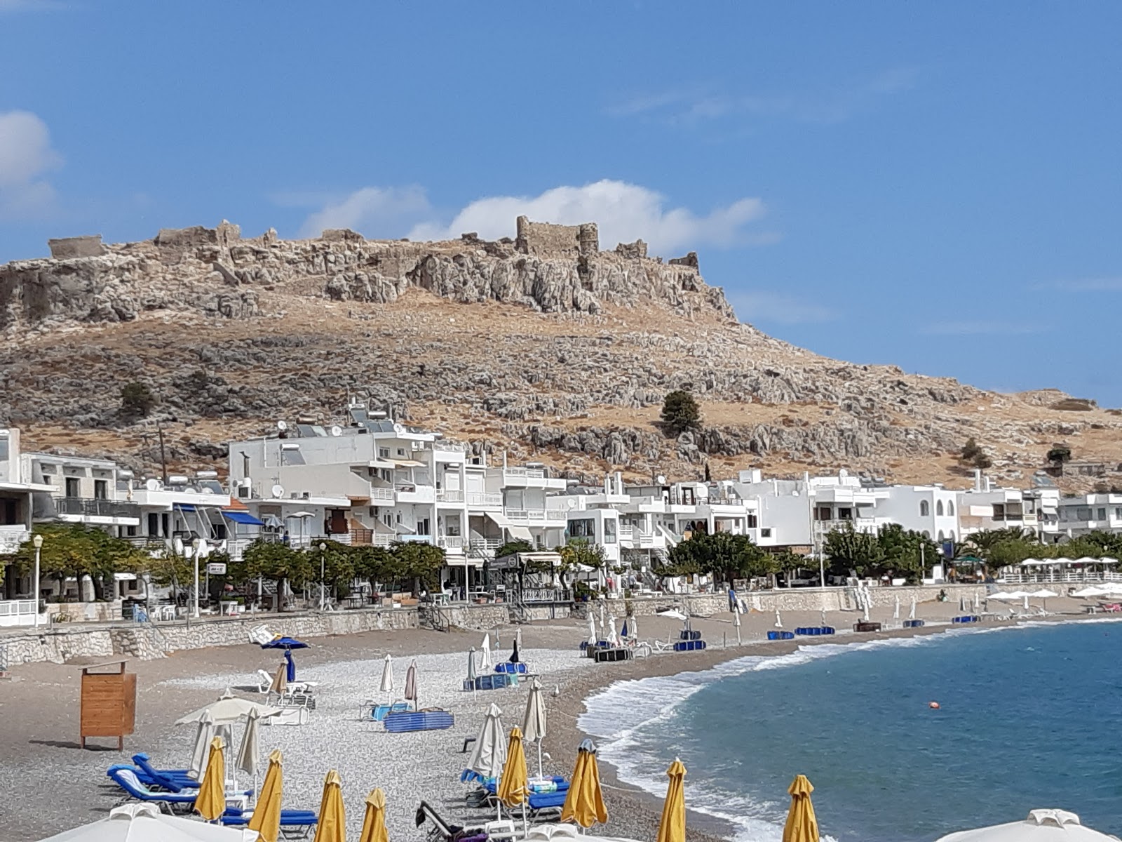 Foto van Charaki Strand met hoog niveau van netheid