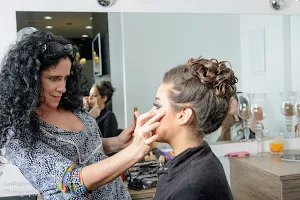 סימה אלפנדרי - עיצוב גבות - טיפולי פנים - מאפרת מקצועית image