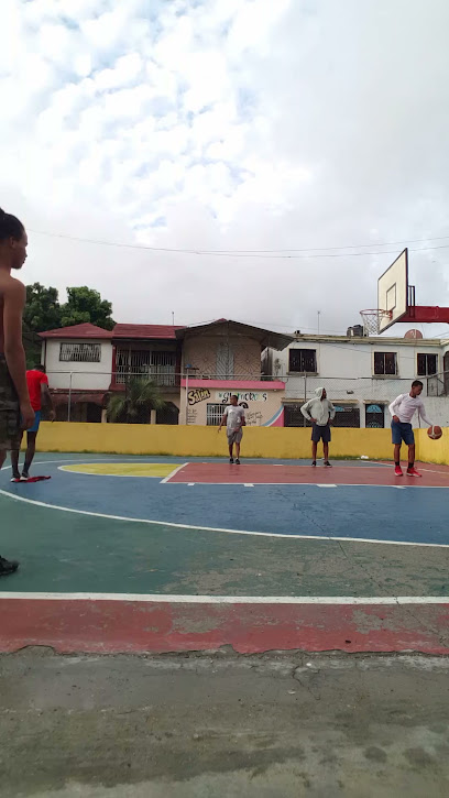 CANCHA PUBLICA DEL BARRIO LAS FLORES