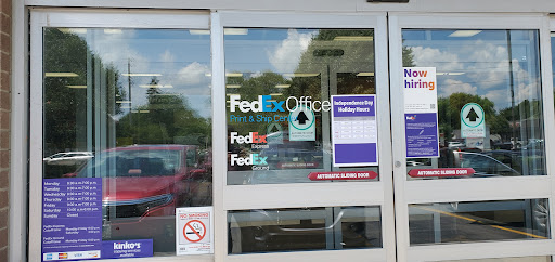 Print Shop «FedEx Office Print & Ship Center», reviews and photos, 210 N 8th St, West Dundee, IL 60118, USA