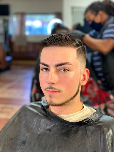 Barber Shop «Fine Line Barber shop», reviews and photos, 2408 Avenue G NW, Winter Haven, FL 33880, USA