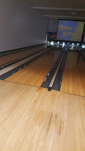 Bowling Alley «Showplace Entertainment Center», reviews and photos, 141 E Service Rd, Staten Island, NY 10314, USA