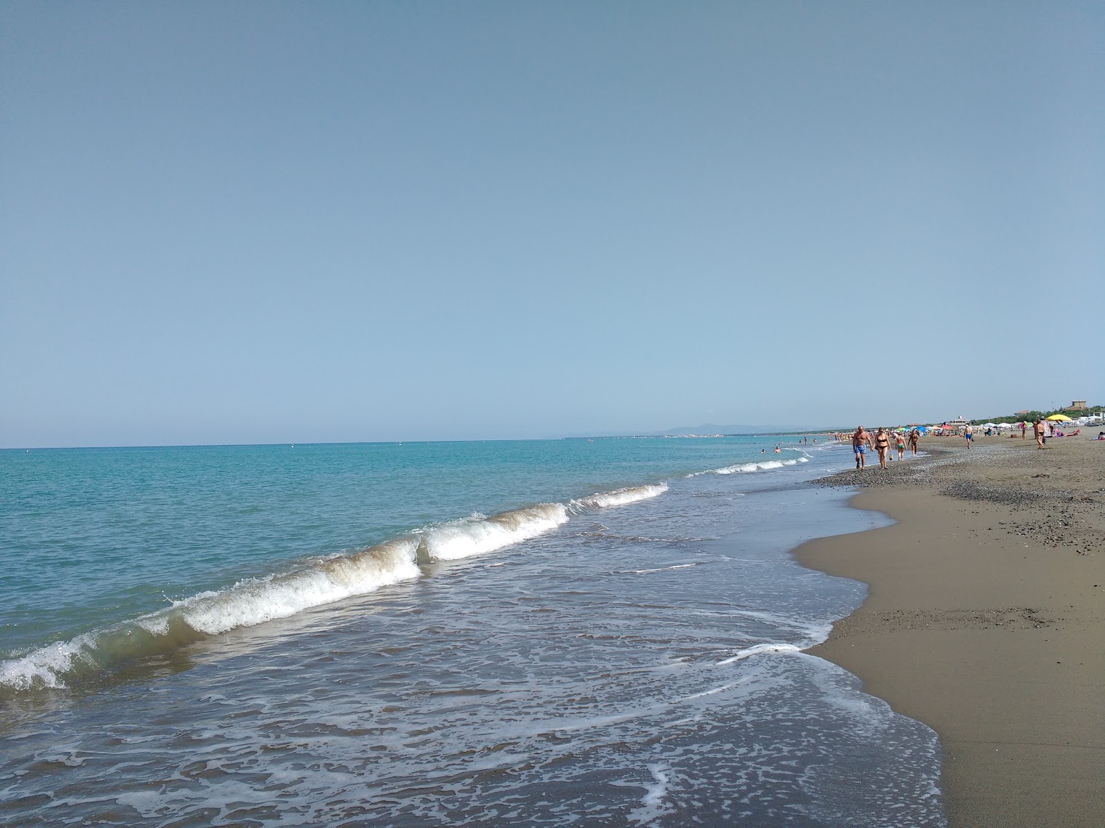 Foto van Marina di Bibbona II met bruin zand oppervlakte