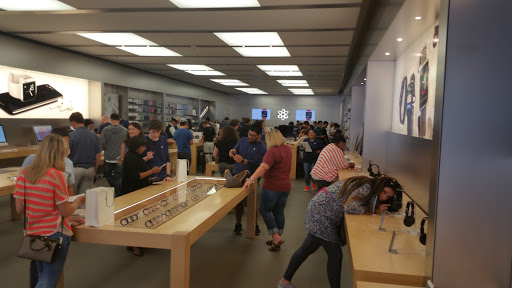 Computer Store «Apple Reston», reviews and photos, 11949 Market St, Reston, VA 20190, USA
