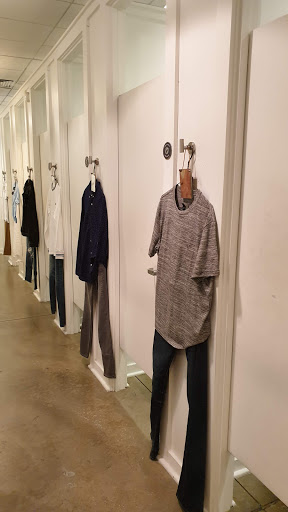 Clothing Store «AEO Factory Store», reviews and photos, 8200 Vineland Ave Suite 101, Orlando, FL 32821, USA