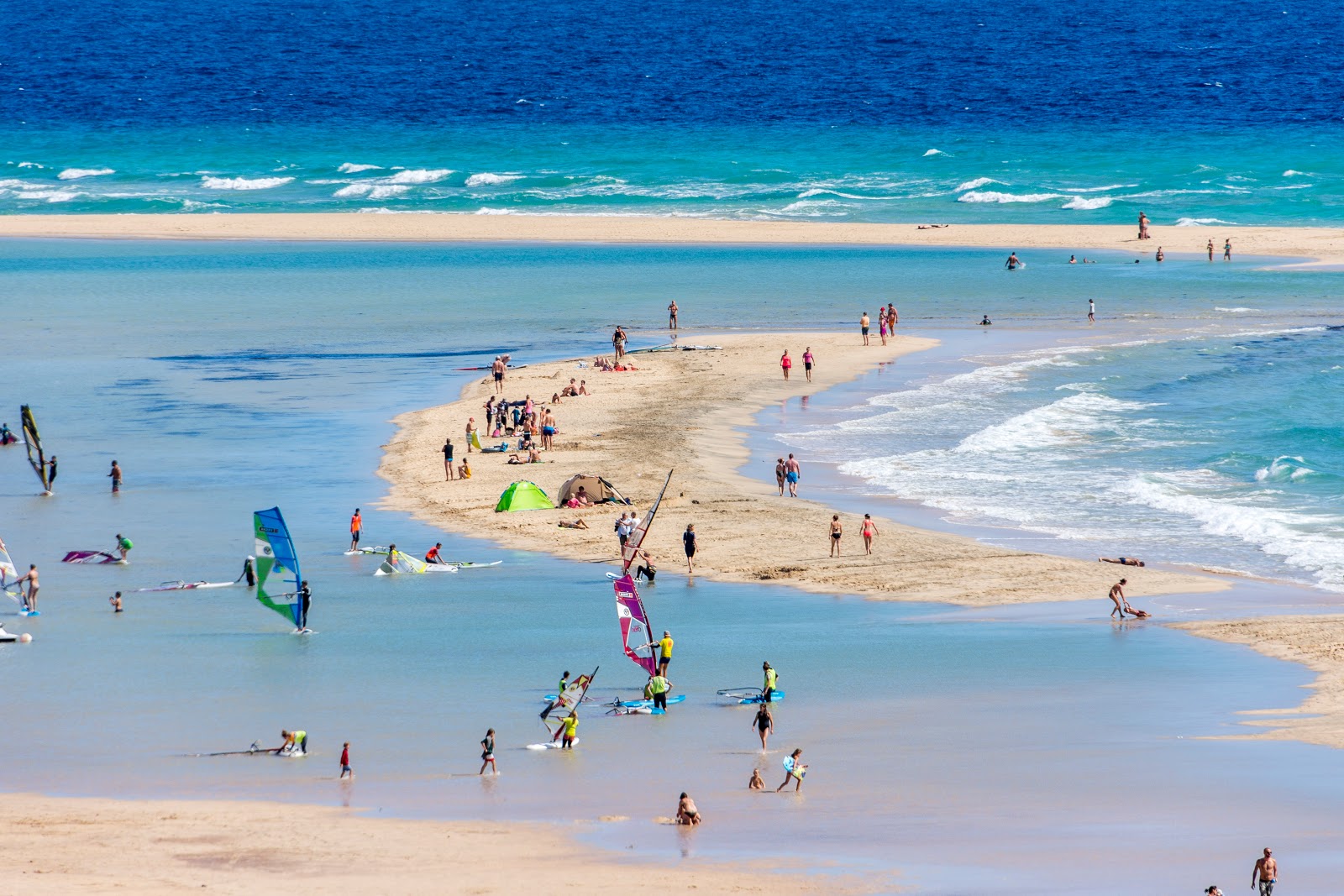 Playa de Sotavento de Jandia'in fotoğrafı - rahatlamayı sevenler arasında popüler bir yer
