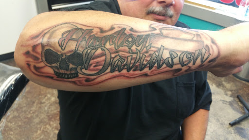 Tattoo Shop «Righteous Tattoo Studio», reviews and photos, 609 E Front St, Bonner Springs, KS 66012, USA