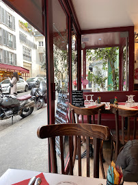 Atmosphère du Restaurant français L'Anvers du Décor à Paris - n°4