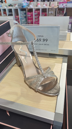 Shoe Store «DSW Designer Shoe Warehouse», reviews and photos, 8506 E 71st St, Tulsa, OK 74133, USA