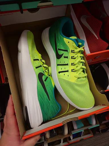 Shoe Store «Famous Footwear», reviews and photos, 4040 E 53rd St, Davenport, IA 52807, USA