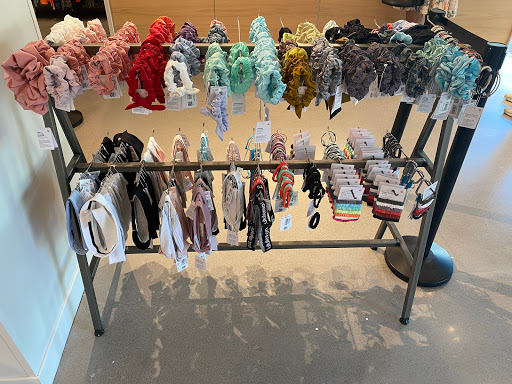 Sportswear Store «lululemon athletica Hyde Park Village», reviews and photos, 727 S Dakota Ave, Tampa, FL 33606, USA