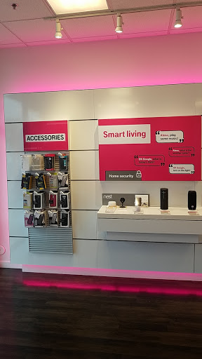 Cell Phone Store «T-Mobile», reviews and photos, 16314 Bothell Everett Hwy #102, Mill Creek, WA 98012, USA