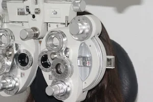 Exame de vista -Clínica de olhos Visart Optometria image