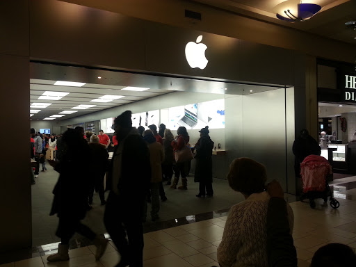 Computer Store «Apple Orland Square Mall», reviews and photos, 428 Orland Square Dr, Orland Park, IL 60462, USA