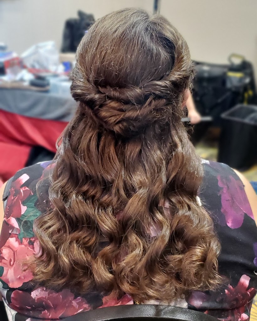Lindsey L. Green, Independent Hairstylist and Makeup Artist 04106