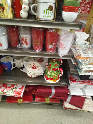 Home Goods Store «Tuesday Morning», reviews and photos, 2648 Tamiami Trail E, Naples, FL 34112, USA