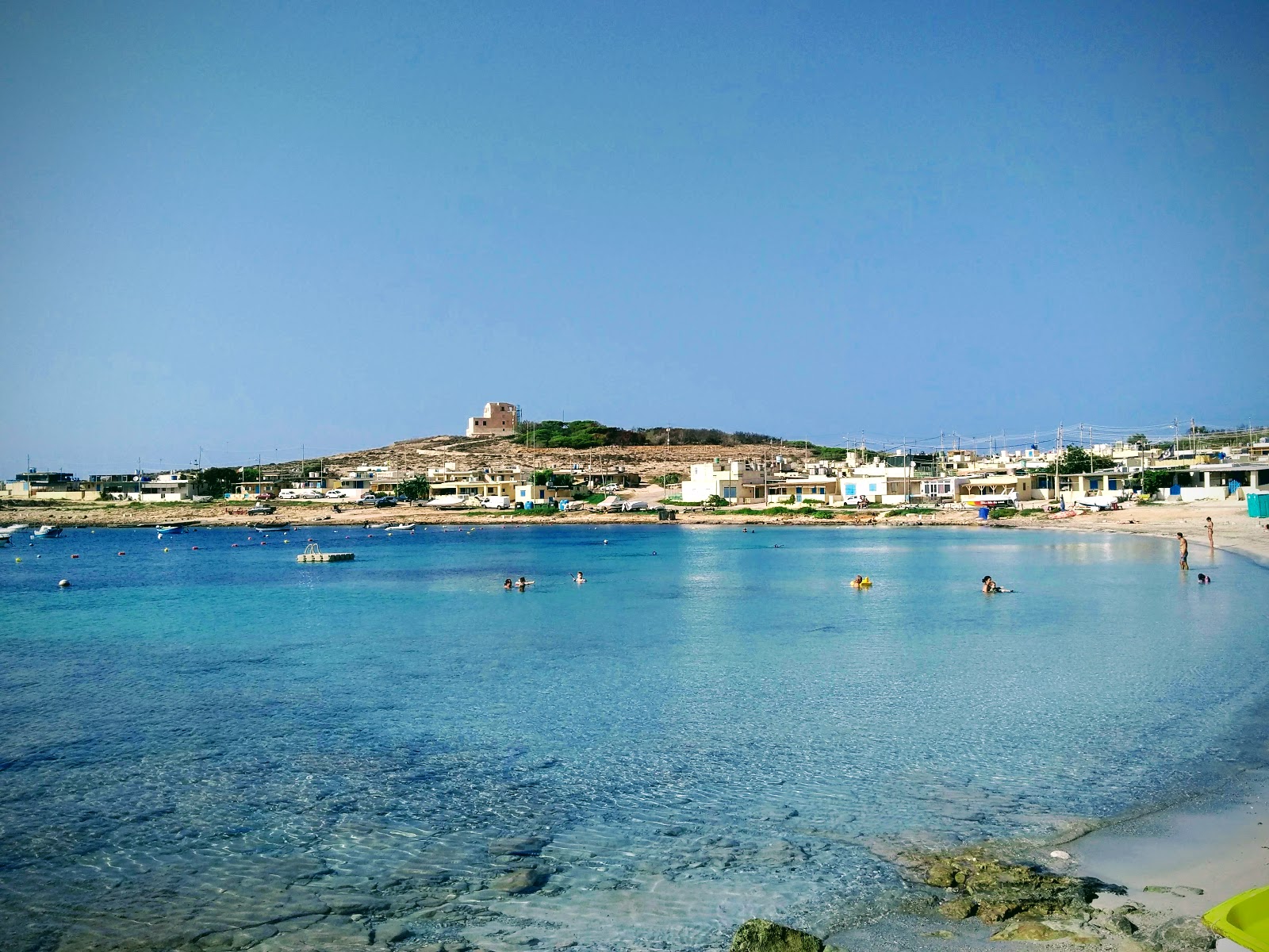 Foto von White Tower Bay mit beiger sand Oberfläche