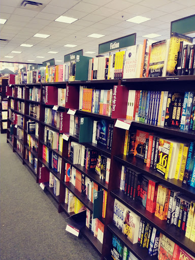 Book Store «Barnes & Noble Booksellers», reviews and photos, 1739 Olentangy River Rd, Columbus, OH 43212, USA