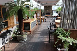 Iguana Street Bar & Restaurant image