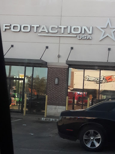 Footaction, 1401 S Buckner Blvd #100, Dallas, TX 75217, USA, 