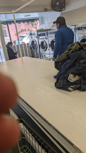 Laundry «Kelly Street Laundry», reviews and photos, 648 Kelly Ave, Half Moon Bay, CA 94019, USA