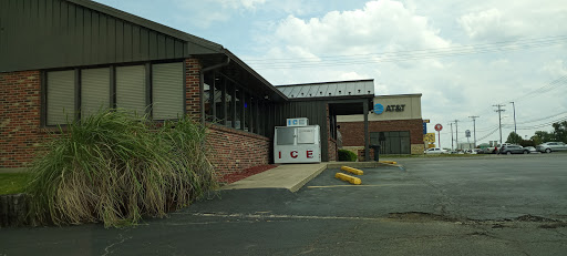 Liquor Store «Stoplight Liquor», reviews and photos, 1240 W McClain Ave, Scottsburg, IN 47170, USA