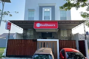 RedDoorz near Kawasan Bandara Ahmad Yani Semarang 2 image