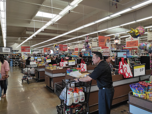 Shopping Mall «Tuskatella Shopping Center», reviews and photos, 1344 N Tustin St, Orange, CA 92867, USA