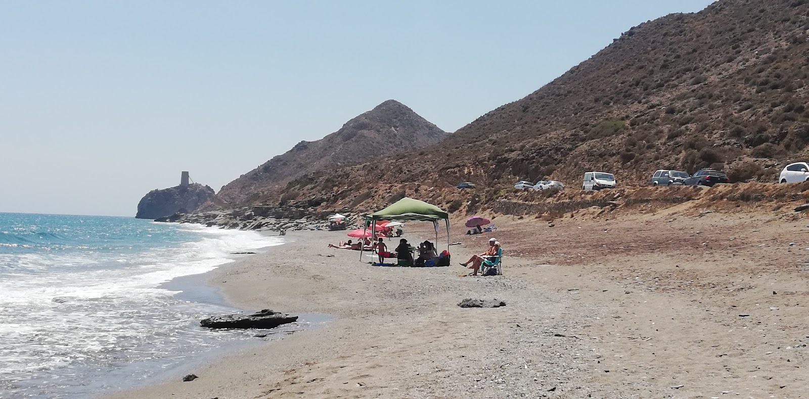 Foto di Playa de Macenas con parzialmente pulito livello di pulizia