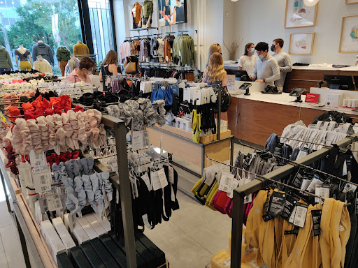 Sportswear Store «lululemon», reviews and photos, 622 Oakbrook Center, Oak Brook, IL 60523, USA